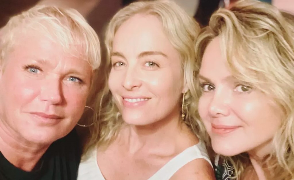 Xuxa conta que grupo de WhatsApp com Angélica e Eliana bomba com a troca de um certo tipo de figurinha…Qual?