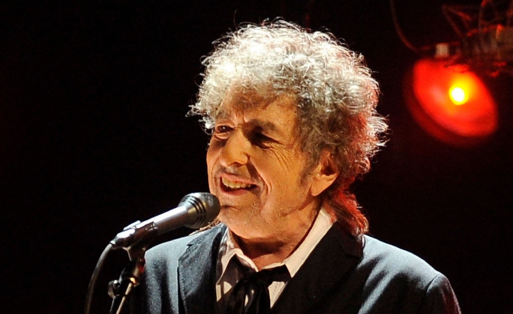 Bob Dylan chega aos 80 anos com fortuna de mais de R$ 2,5 bilhões graças a acordo recente com gravadora