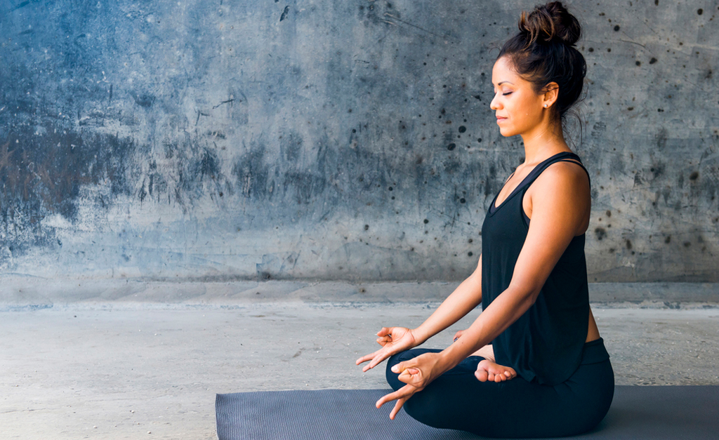Para uma virada de ano tranquila e positiva aposte na técnicas de meditação e autocompaixão: ‘Toque a si mesmo com carinho’