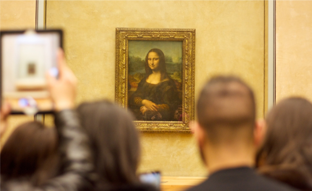 Encontro ‘tête-à-tête’ com a Mona Lisa no Louvre está sendo leiloado para acertar as contas do museu