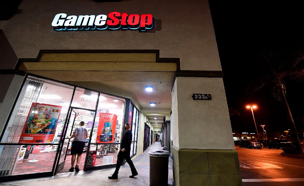 Como uma rede de lojas de games em crise se tornou o ativo mais quente do momento em Wall Street? Glamurama conta