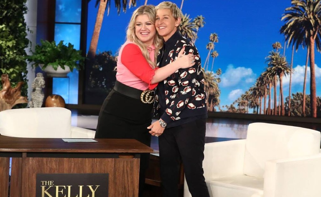 Com risco de ser retirado do ar, programa de Ellen DeGeneres poderá ser substituído por novo talk show de Kelly Clarkson