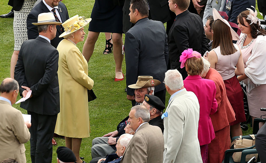 Rainha Elizabeth e toda a família real britânica estão proibidos de fazer festas em 2021. Saiba mais