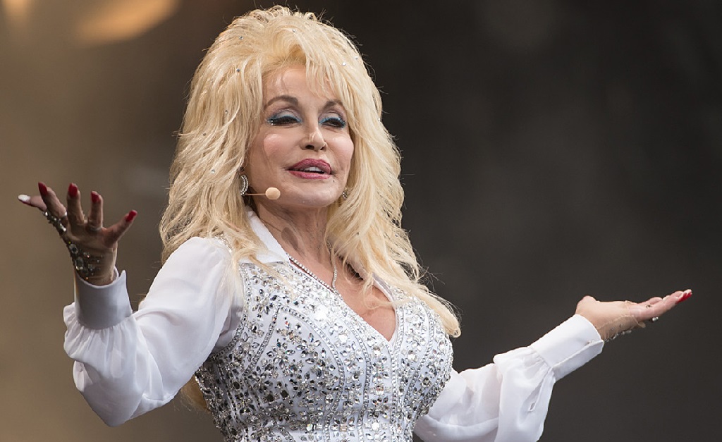 Dolly Parton negou três vezes a Medalha Presidencial da Liberdade, uma das maiores honrarias dos EUA. Adivinha o motivo?