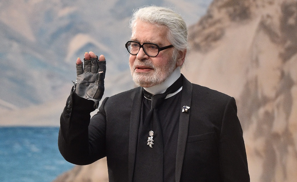 Quase dois anos depois da morte de Karl Lagerfeld, fortuna do estilista ainda não foi dividida entre seus herdeiros