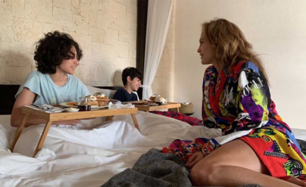 Filha de Jennifer Lopez ganha presente de aniversário para lá de especial: aulas de guitarra com… Lenny Kravitz!