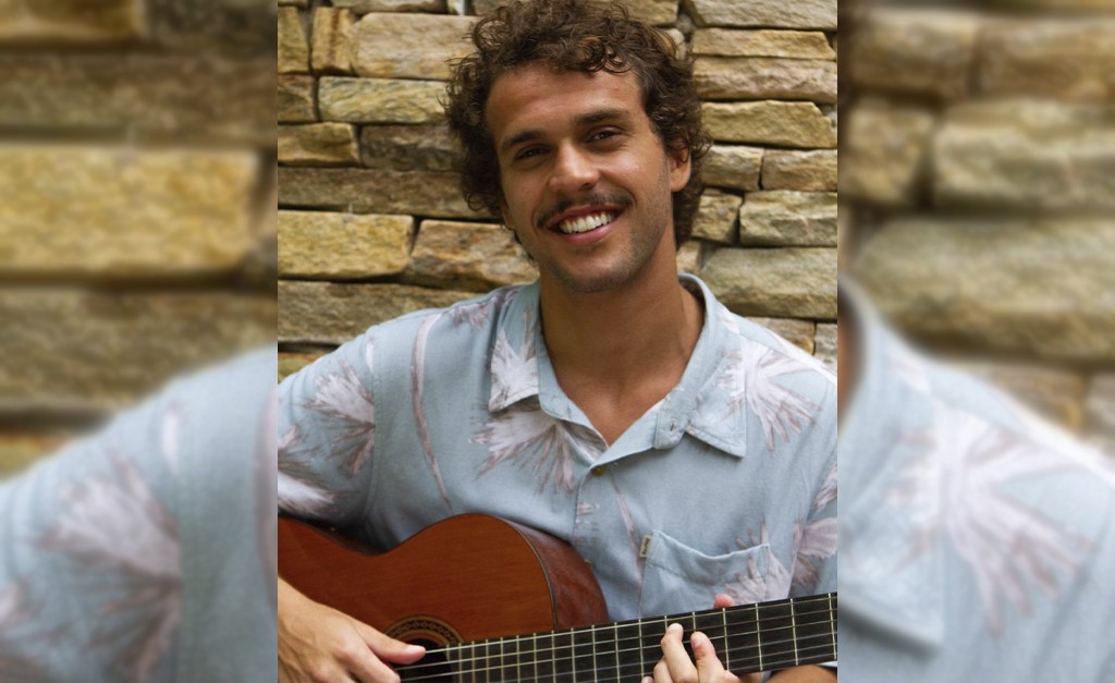 Theo Bial, filho de Giulia Gam e Pedro Bial, lança EP e revela: “a escolha do sobrenome do meu pai deixou minha mãe chateada”