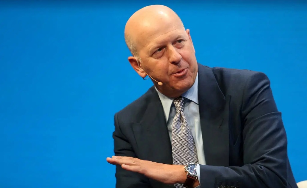 CEO do Goldman Sachs, David Solomon vai dar folga aos sábados para os colaboradores do banco depois de ‘Power Point’ denunciar 100 horas extras semanais