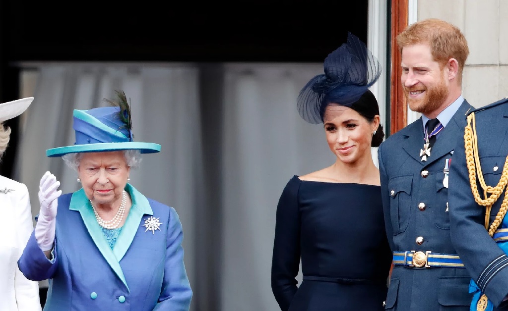 Elizabeth II finalmente se pronuncia sobre entrevista bombástica de Meghan e Harry: “Amamos muito eles”