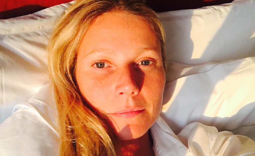 Gwyneth Paltrow se diz adepta do ‘menos é mais’, mas seu skincare custa R$ 5 mil. Oi?