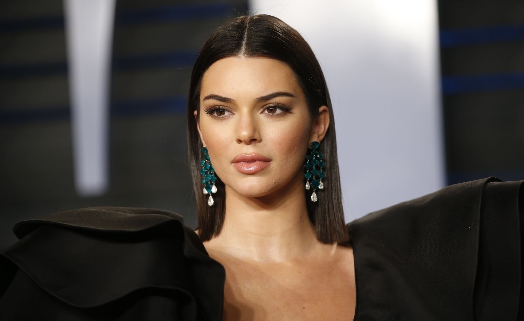 Ameaçada de morte por estranho, Kendall Jenner decide abandonar seu château em West Hollywood