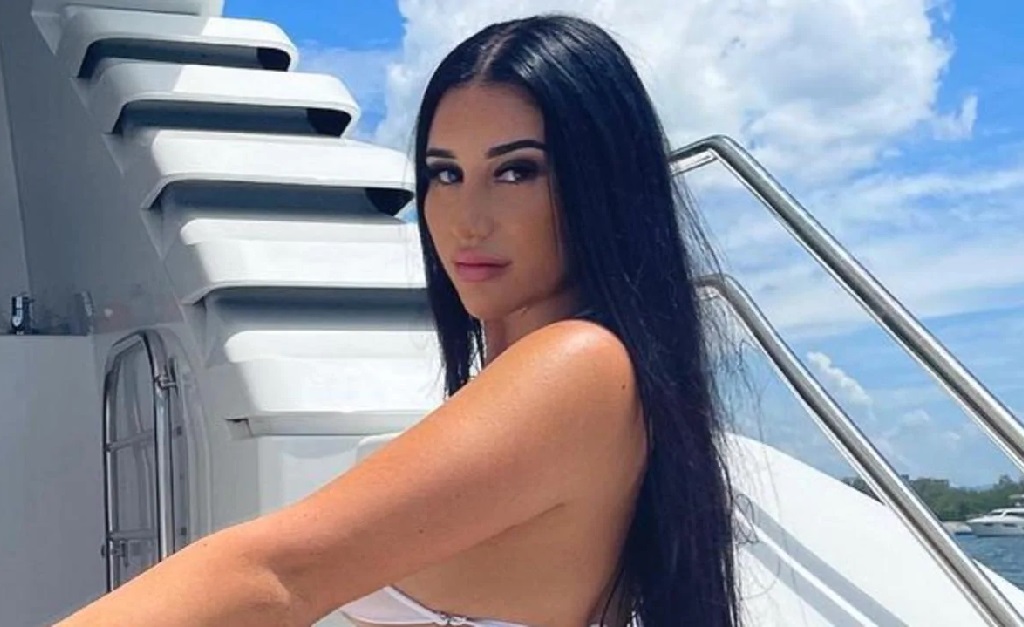 Modelo que afirma ganhar R$ 717,3 mil por mês no OnlyFans quebra a internet ao dizer que Sydney é a capital da Austrália