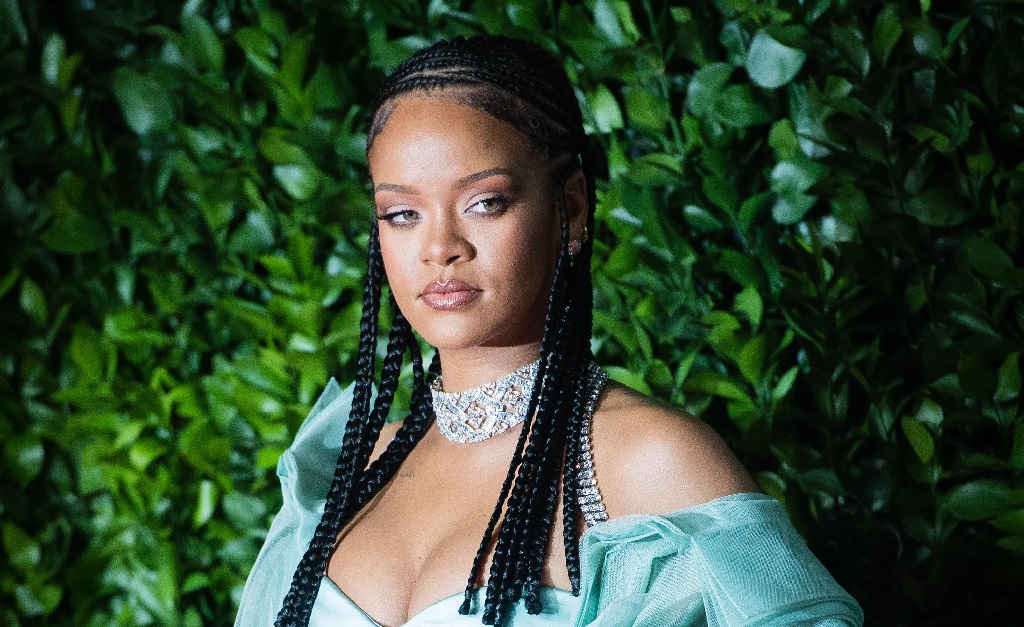 Rihanna compra château de R$ 76,3 milhões em rua sem saída de Los Angeles na qual será vizinha de Madonna e Mariah Carey