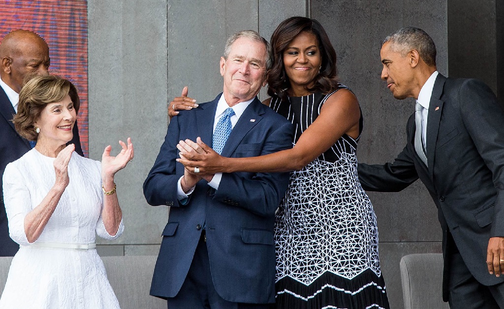 George W. Bush fala sobre amizade com Michelle Obama: “Não entendo porque isso surpreende as pessoas”