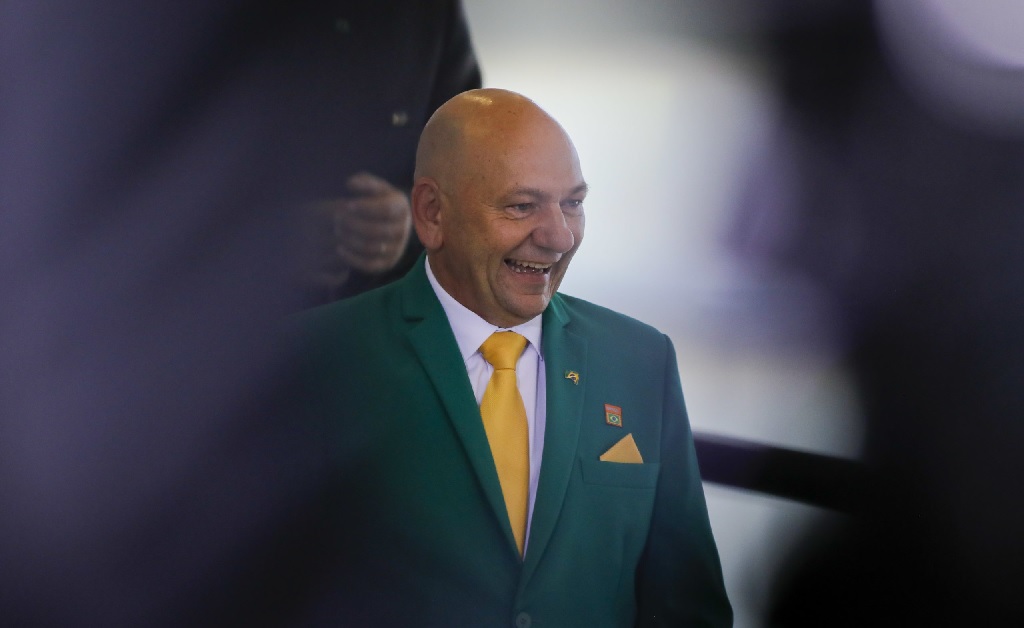 Ausente em jantar de Bolsonaro com empresários, Luciano Hang afirma que continua apoiando o presidente