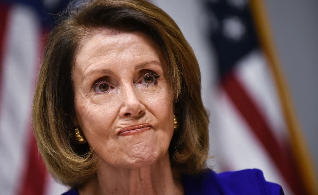 Nancy Pelosi fala sobre invasores do Capitólio: “Se tivesse esbarrado com eles, teria partido pra cima”