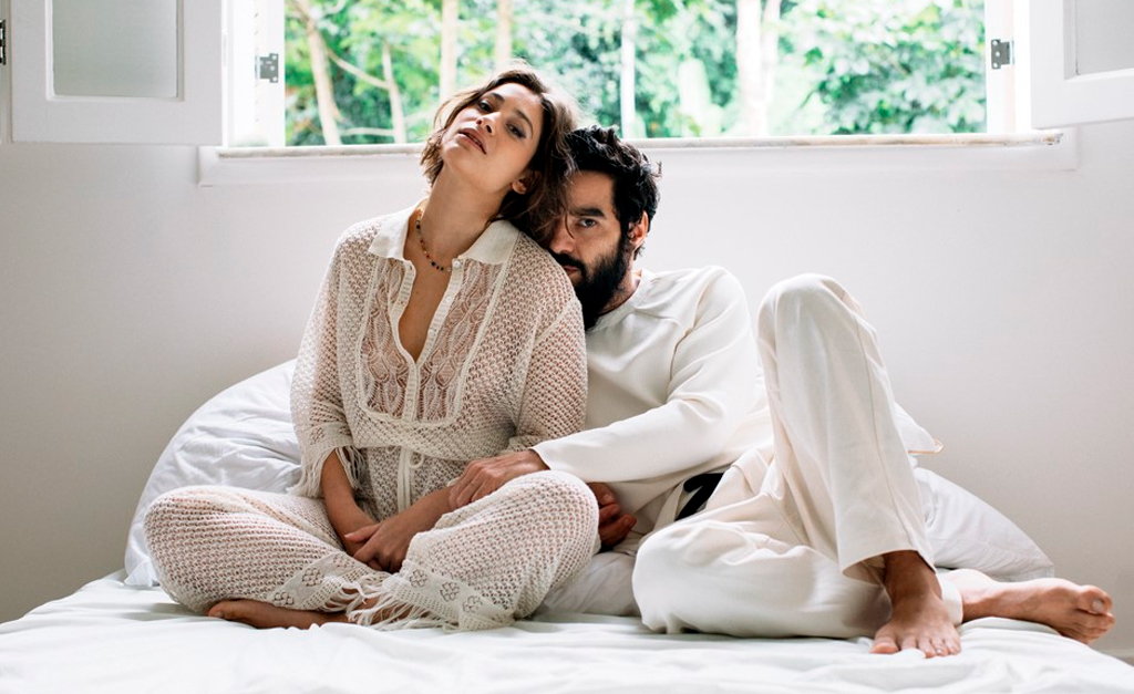 Parceiros em cena e na vida, Luisa Arraes e Caio Blat são capa e recheio da Revista J.P de maio: ‘Além de tudo, a gente é vizinho. É uma coisa muito erótica’