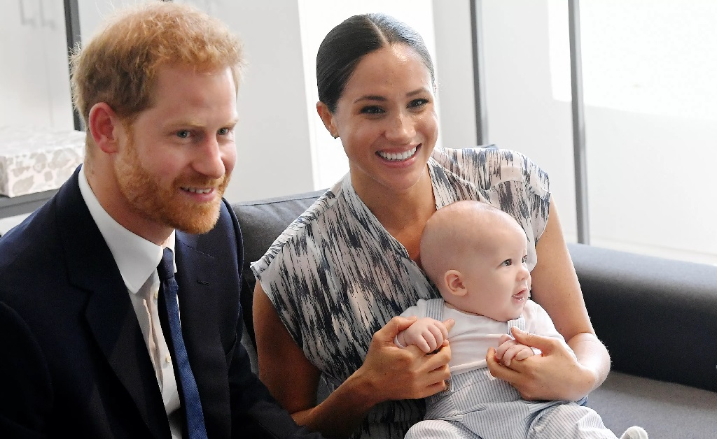 Príncipe Harry revela que uma das primeiras palavras que Archie falou foi ‘vovó’: “Ela estaria incrivelmente orgulhosa!”