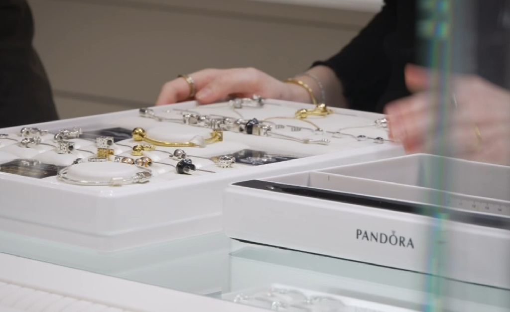 Maior produtora de diamantes do mundo troca pedras naturais por sintéticas desenvolvidas em laboratório