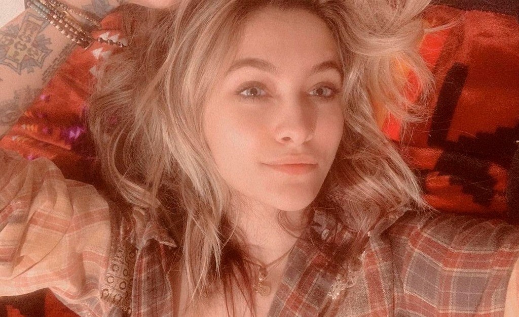 Paris Jackson abre o jogo sobre infância ao lado do pai, ativismo e álbum lançado na pandemia: ‘Eu cresci pelo mundo’