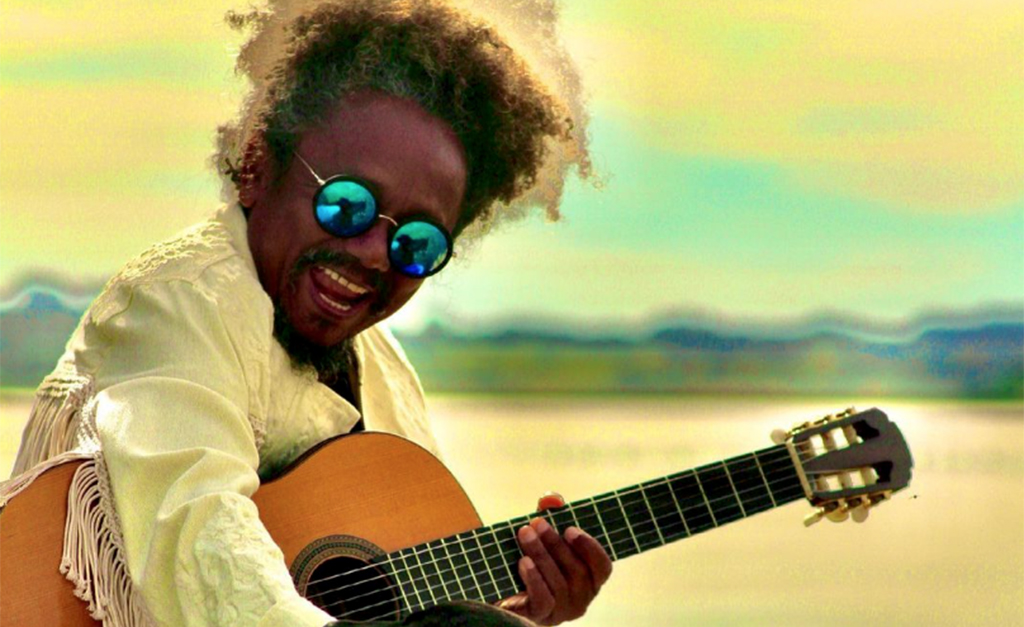Chico César disponibiliza músicas e gravações de shows nas plataformas de streaming e YouTube. Efeito Juliette?
