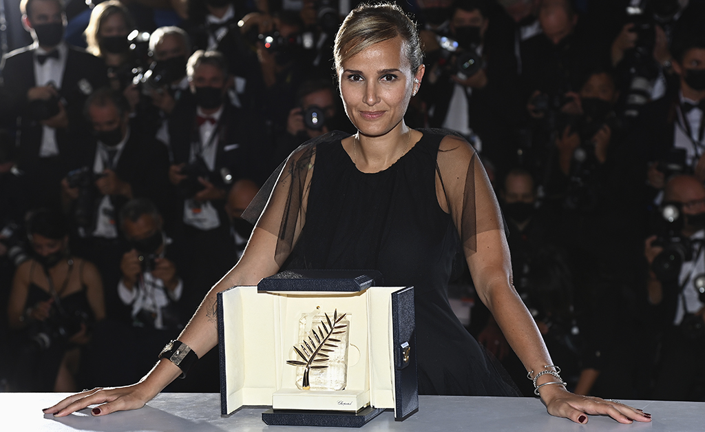 Julia Ducournau se torna a segunda mulher na história a conquistar o Palma de Ouro no Festival de Cannes