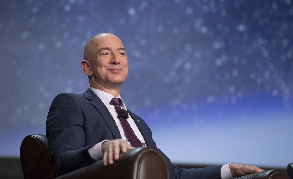 Fortuna de Jeff Bezos bate novo recorde e supera os US$ 200 bilhões. Em reais, ele já é trilionário!