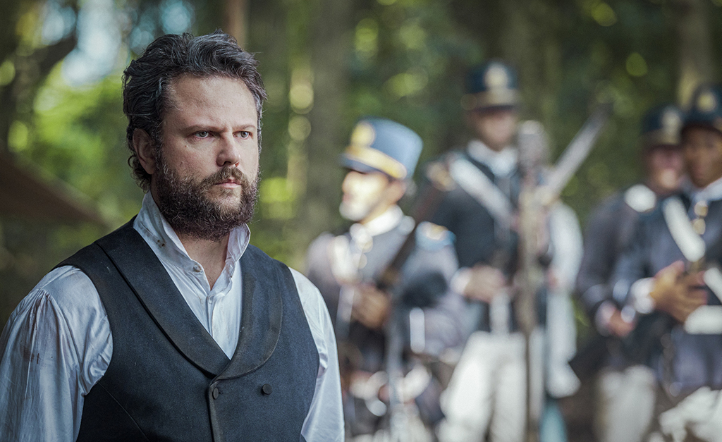 “É um personagem que eu lia e ficava encafifado”, afirma Selton Mello sobre Dom Pedro II, papel que trouxe o ator de volta às novelas