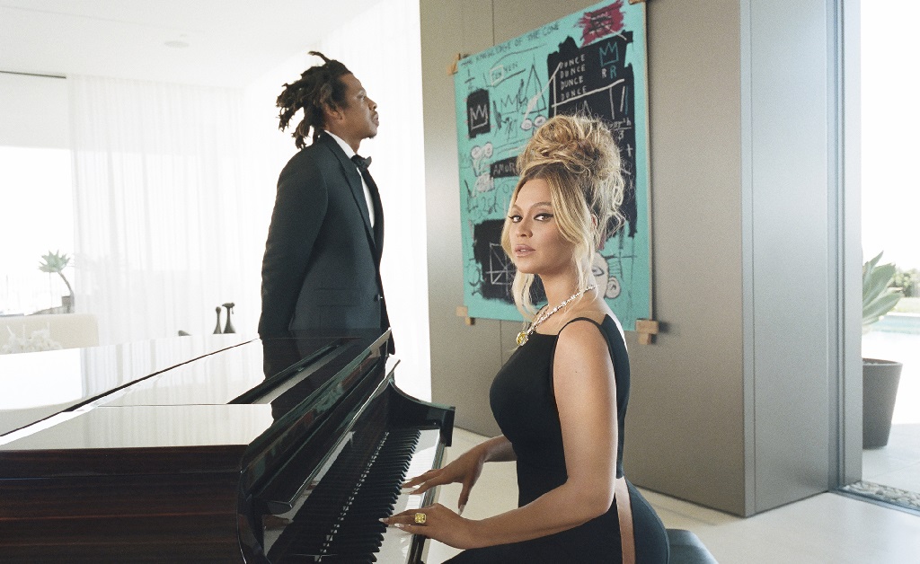 Quadro jamais visto de Basquiat ‘rouba a cena’ em comercial de joalheria estrelado por Beyoncé e Jay-Z