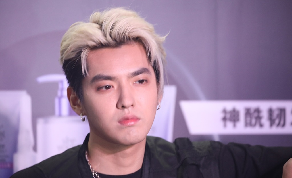 Preso desde a semana passada sob acusação de estupro, Kris Wu pode perder fortuna de quase R$ 50 milhões