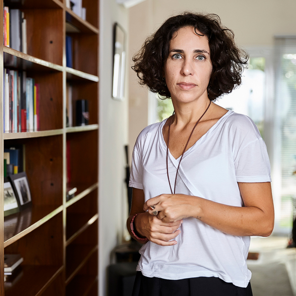 Maria Homem desmistifica o perdão na era do cancelamento: “Conviver é a arte do impossível”