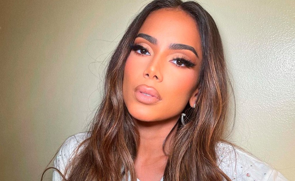Anitta “troca” maquiador de Rihanna pelo das Kardashians: “Sem filtro, apenas magia”