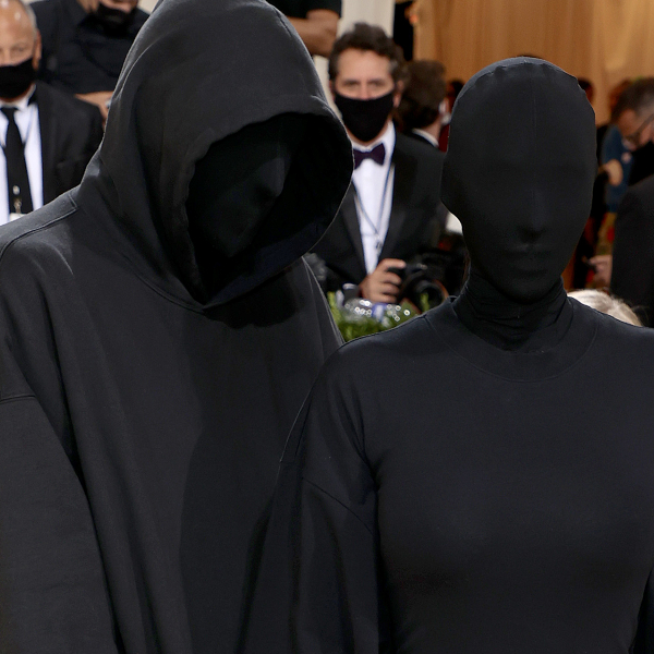 Enigmática, sadomasoquista e carnavalesca: stylist Rodrigo Polack explica tendência que vem “cobrindo” a cabeça de fashionistas