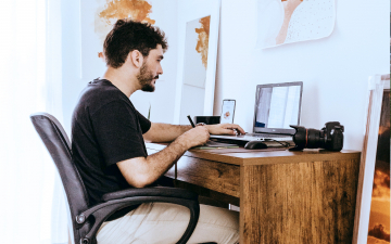 Home office coloca empresário tailandês na lista dos bilionários