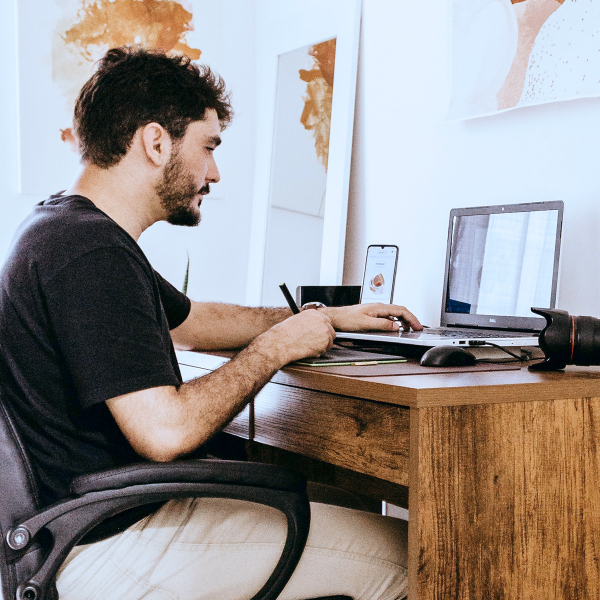 Home office coloca empresário tailandês na lista dos bilionários