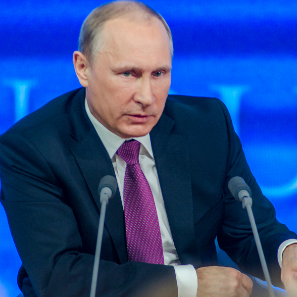 Jornalista americana é acusada de tentar seduzir Vladimir Putin durante entrevista