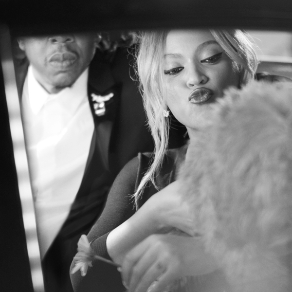 Jay-Z e Beyoncé partem para ‘date’ com pizza e champagne