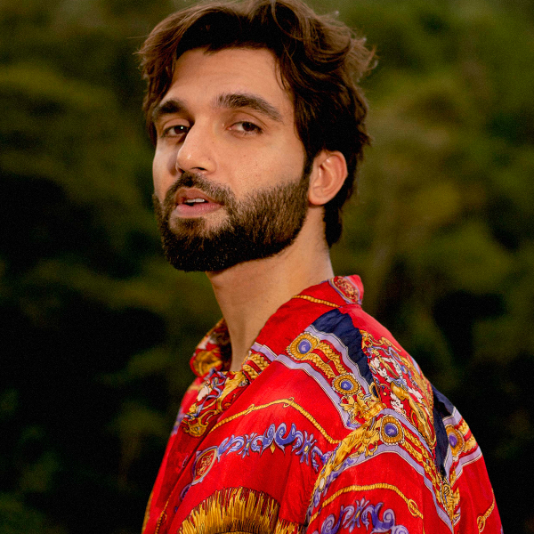 Silva reflete sobre os 10 anos de carreira comemorados com o álbum “De Lá Até Aqui”: “Queria mostrar serviço”