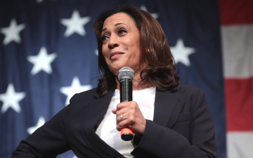 Kamala Harris, vice-presidente dos EUA, teve renda bem maior que a de Joe Biden em 2021. Entenda!