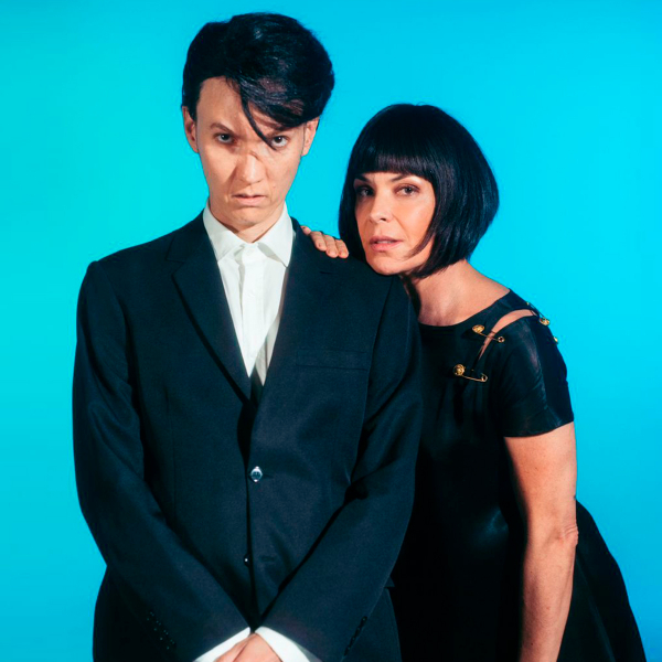 Carolina Ferraz e DJ Johnny Luxo transformam Instagram em playlist animada