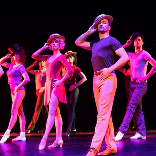 Longe das telas, Antonio Banderas se dedica ao musical “A Chorus Line”