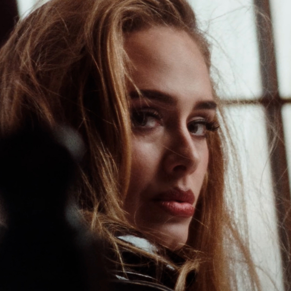 Adele demite sua equipe inteira de assessores e contrata produtores do Take That e dos Rolling Stones