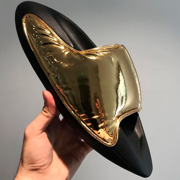 Hypado e polêmico, chinelo nuvem é a tendência fashionista da vez