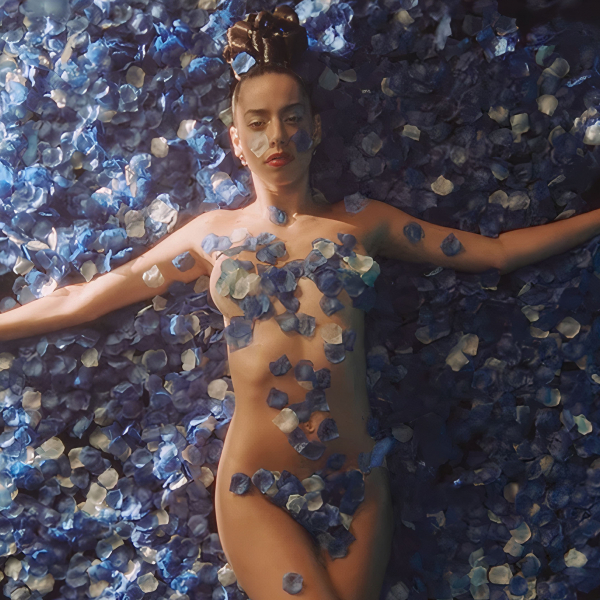 Noiva abandonada, Marina Sena faz ode ao fime “Beleza Americana” no clipe de “Por Supuesto”