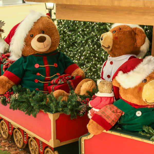 Natal do Shopping Pátio Higienópolis tem estação dos ursos e casinhas iluminadas, em SP