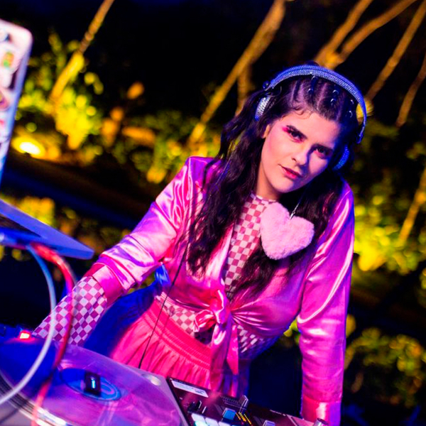 DJ Luísa Viscardi reúne a plena magia do verão em uma playlist das boas para embalar os dias quentes