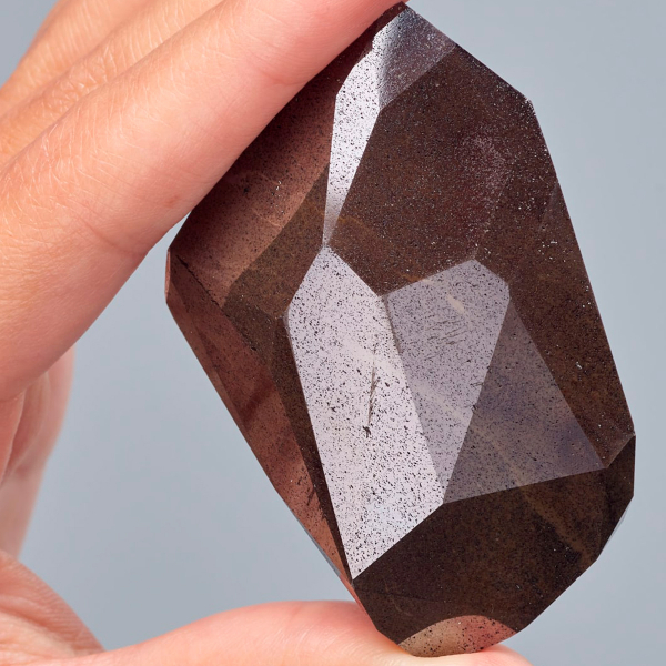 Maior diamante negro do mundo e que pode ter origem extraterrestre será leiloado
