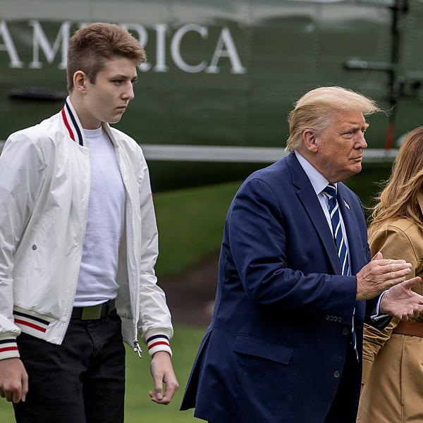 Filho caçula de Donald Trump prova na escola que é bom de bola