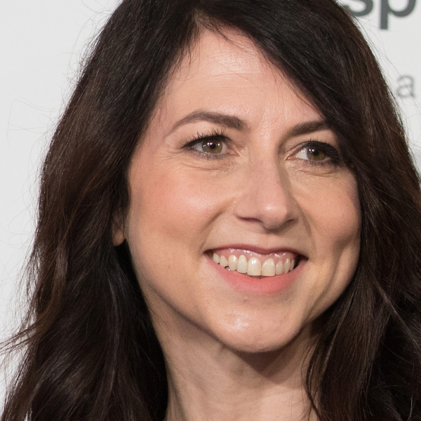 Com doações que totalizam quase R$ 900 milhões, MaCkenzie Scott é a pessoa mais generosa de 2022 até agora