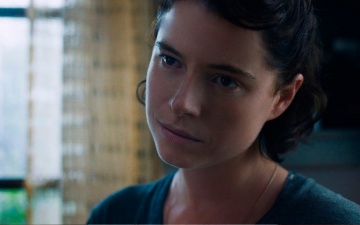 Jessie Buckley brilha em “A Filha Perdida” e lidera corrida pelos prêmios de ‘melhor atriz coadjuvante’